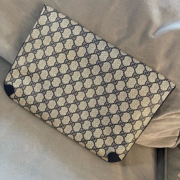 Vintage Gucci clutch - Picture 2 of 15